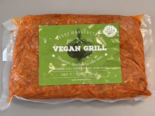 Vegan Grill — seitan maghiar cu ceapă